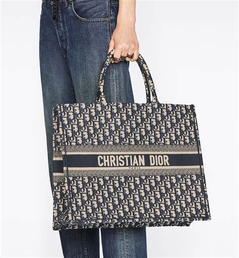 ciondolo borsa dior|Borse a mano di lusso e tote bag da donna firmate .